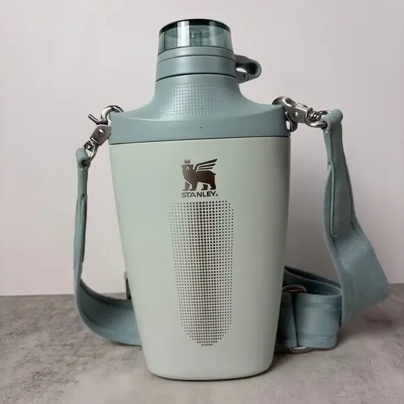 Stanley 1913 23 fl oz. Cross Bottle in the Mist Quartz Insulated Stainless Steel - Picture 11 of 16
